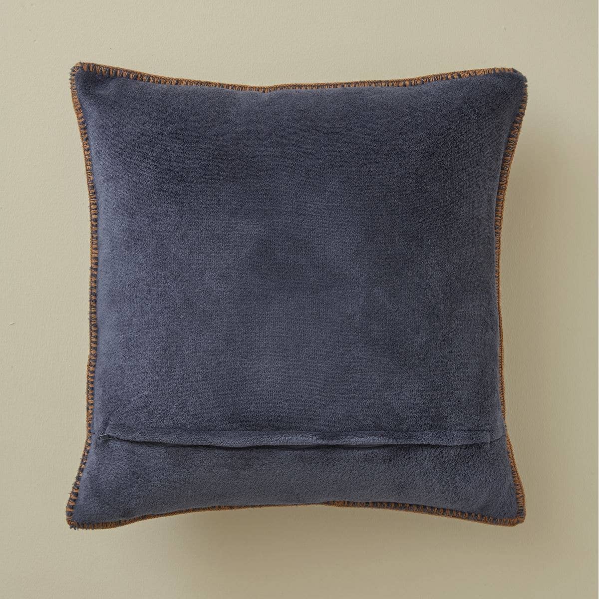 Au Coeur de la Vallée Polar Throw Pillow