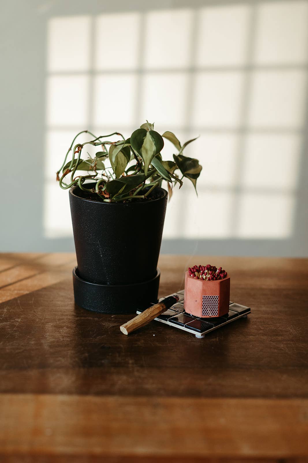 Concrete Match Holder – Modern Design with 2-Inch Safety Matches: All Black