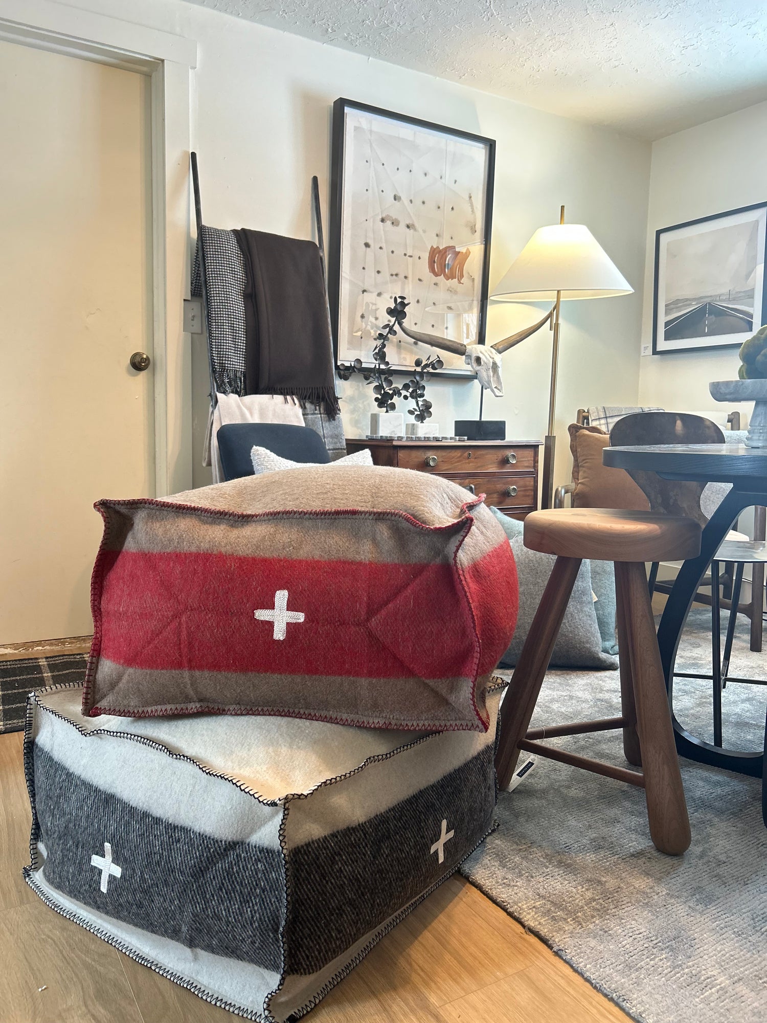 Swiss Army Pouf - Cream Short