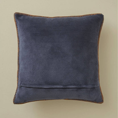Au coeur de la vallée polar Throw Pillow